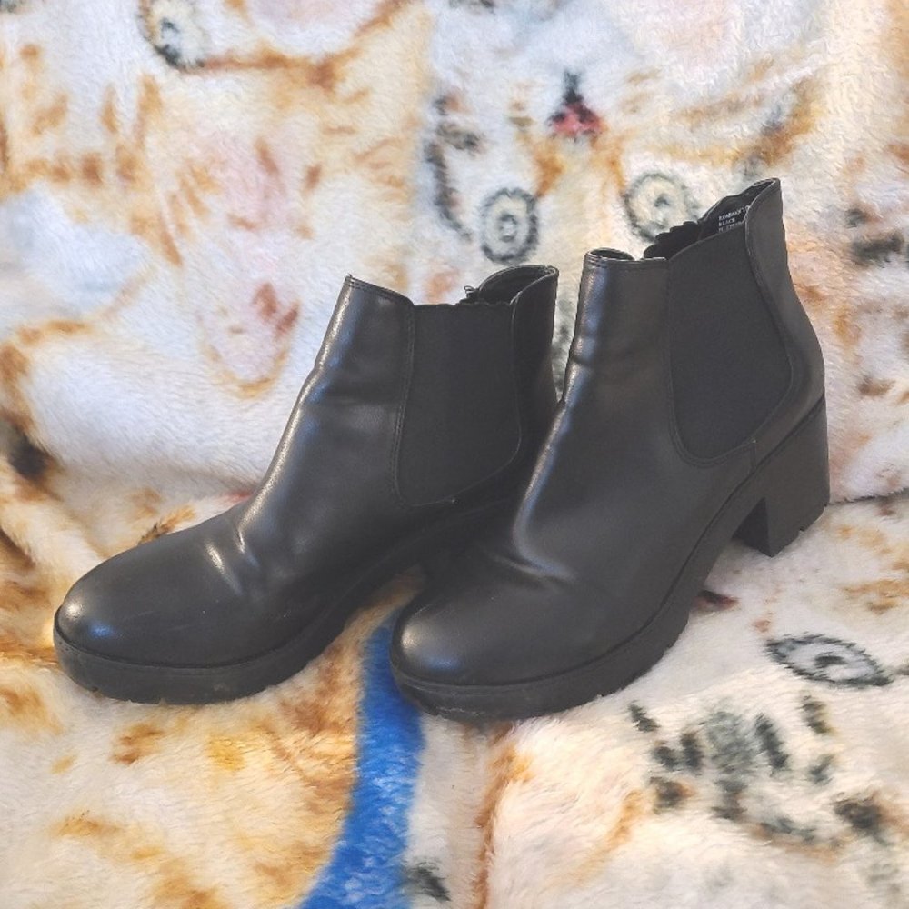STEVE MADDEN Black leather ankle cut ladie's shoes